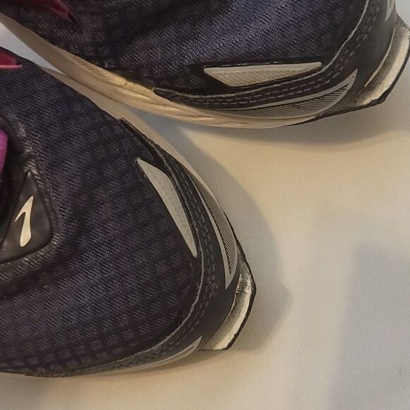 Brooks ravena running shoes size 9.5 - Picture 7 of 9